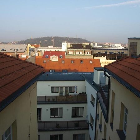 Church Pension Praha - Husuv Dum Exterior foto