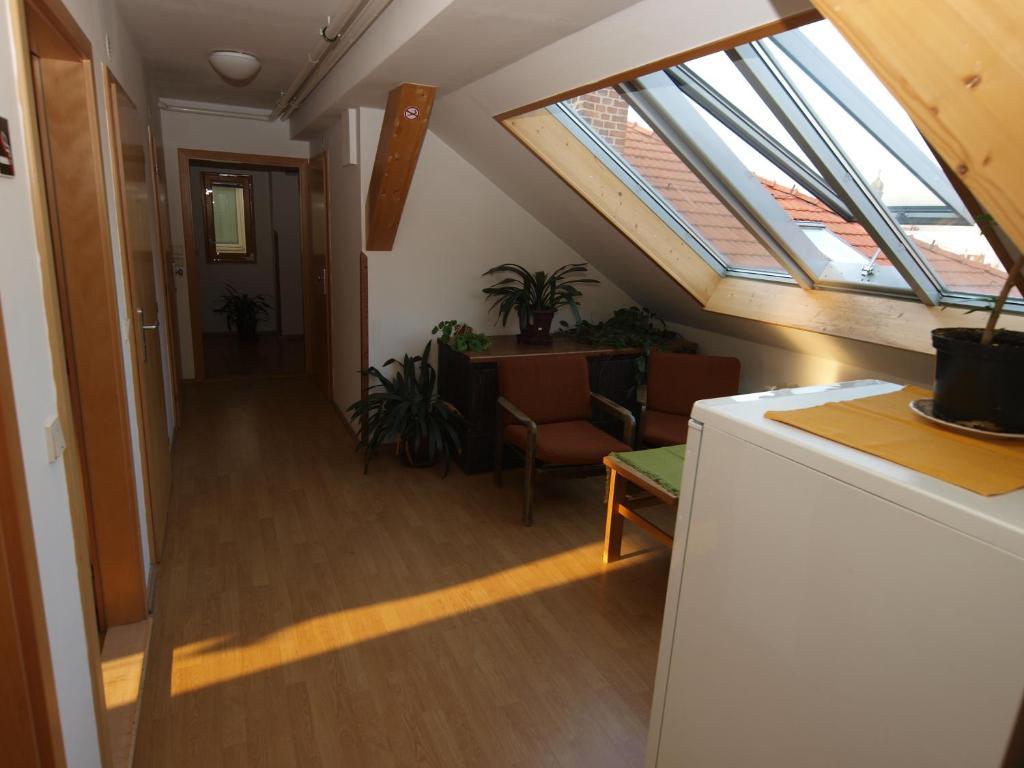 Church Pension Praha - Husuv Dum Habitación foto