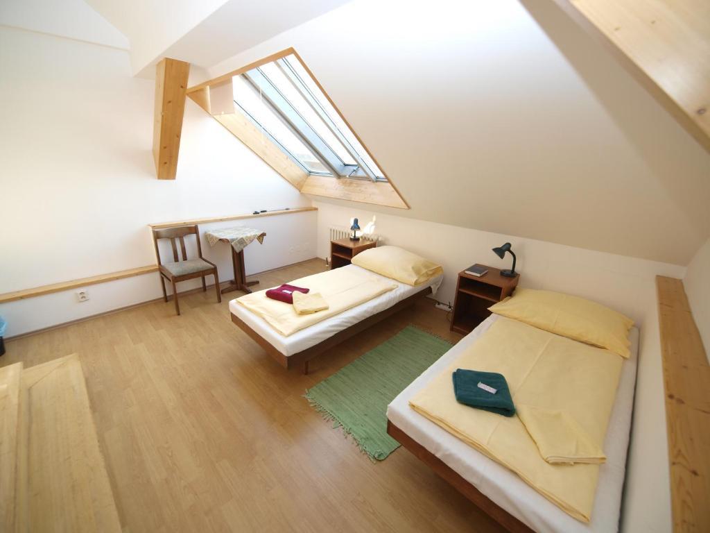 Church Pension Praha - Husuv Dum Habitación foto