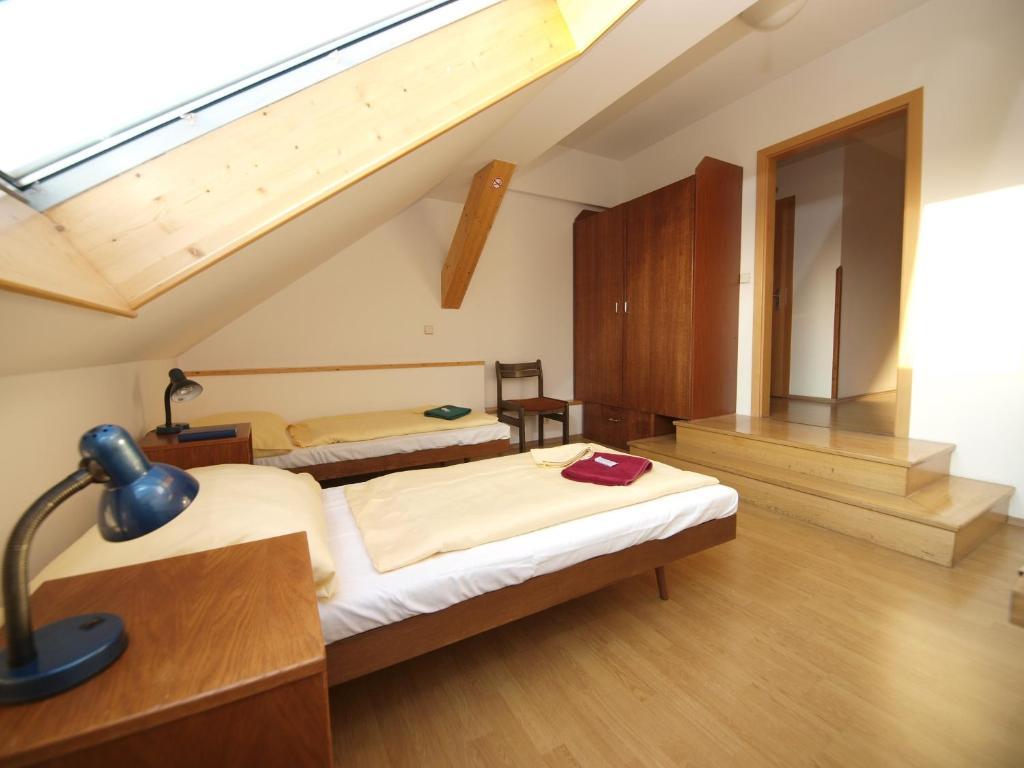 Church Pension Praha - Husuv Dum Habitación foto