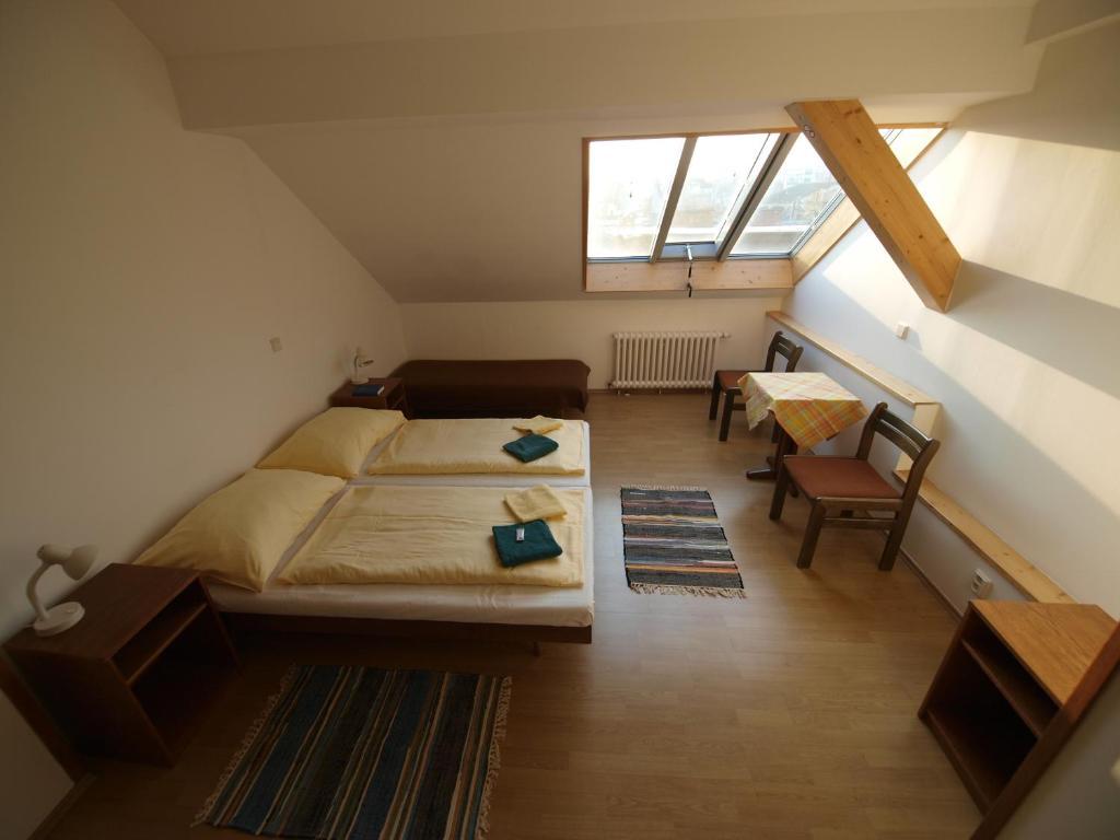 Church Pension Praha - Husuv Dum Habitación foto