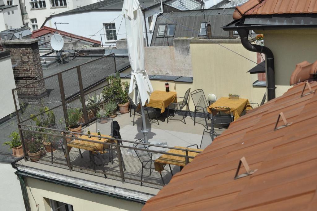 Church Pension Praha - Husuv Dum Exterior foto