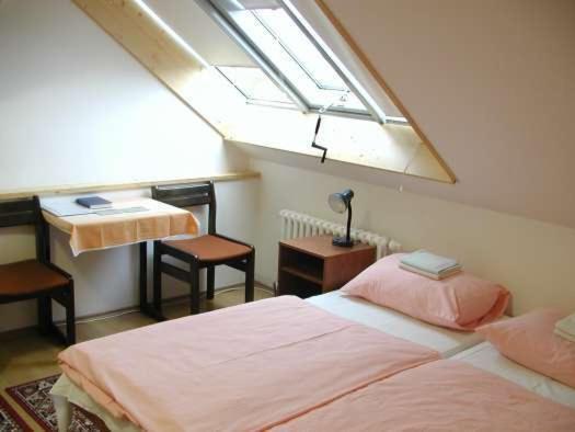 Church Pension Praha - Husuv Dum Habitación foto